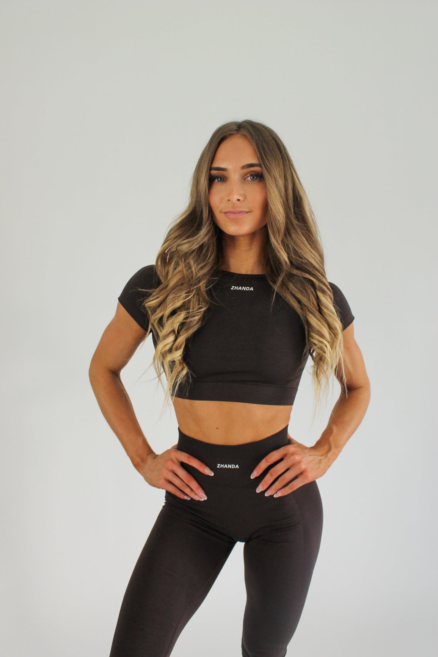 Zhanda Cropped Tee - Dark Brown